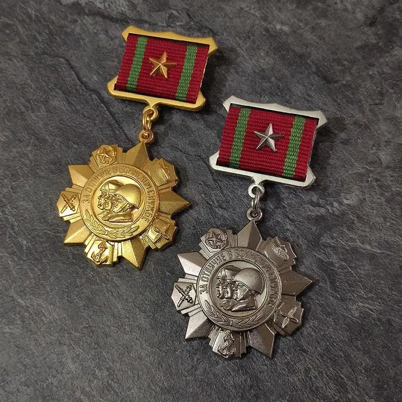 

Outstanding Service Medal Impeccable Service Ribbon Badge Elite Officials of The Soviet Union Pins Military Fan Collection Craft