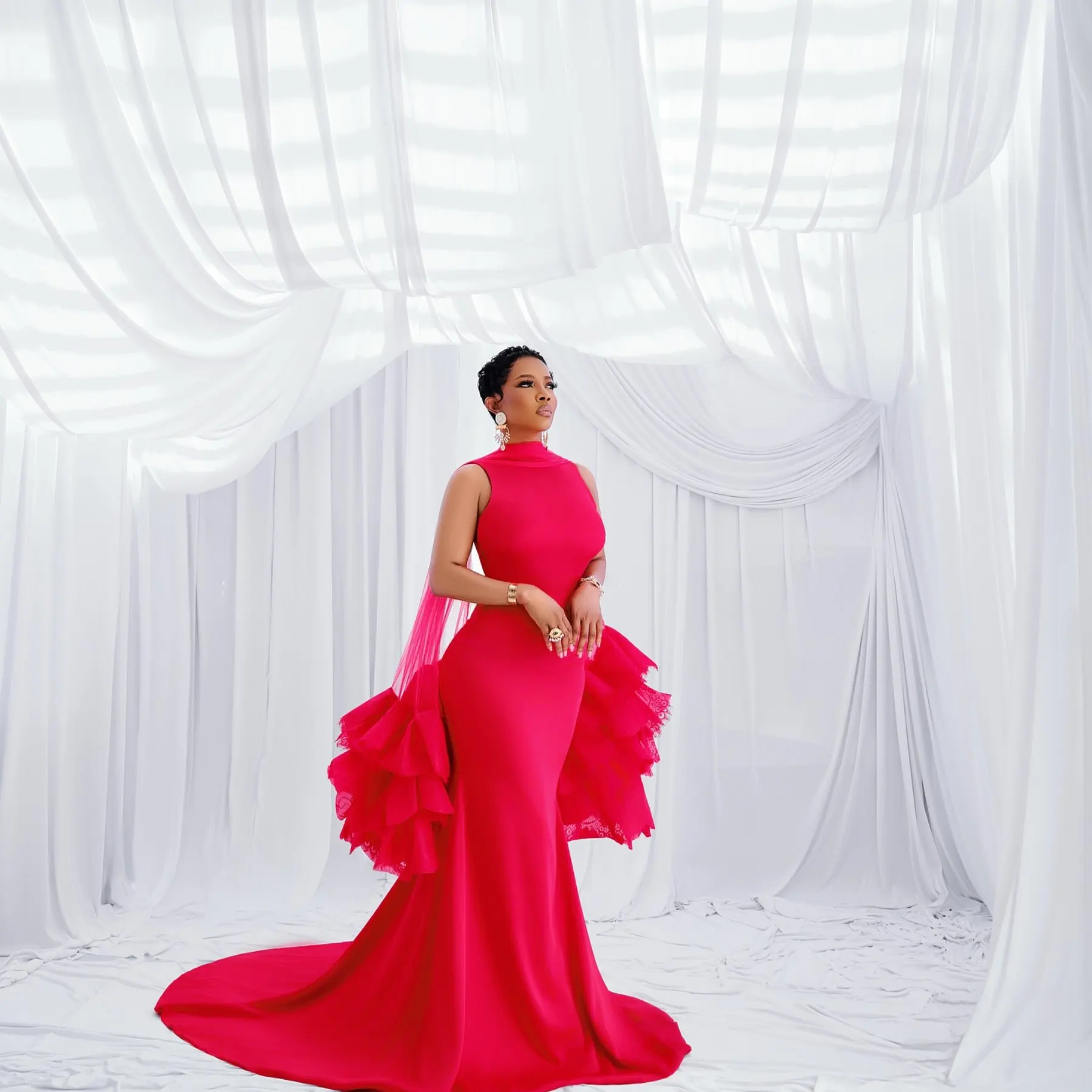 

Luxury Red Backless Mermaid Prom Dress New High Neck Ruffles Long Train Evening Gown for Red Carpet Party Formal Wear Aso Ebi