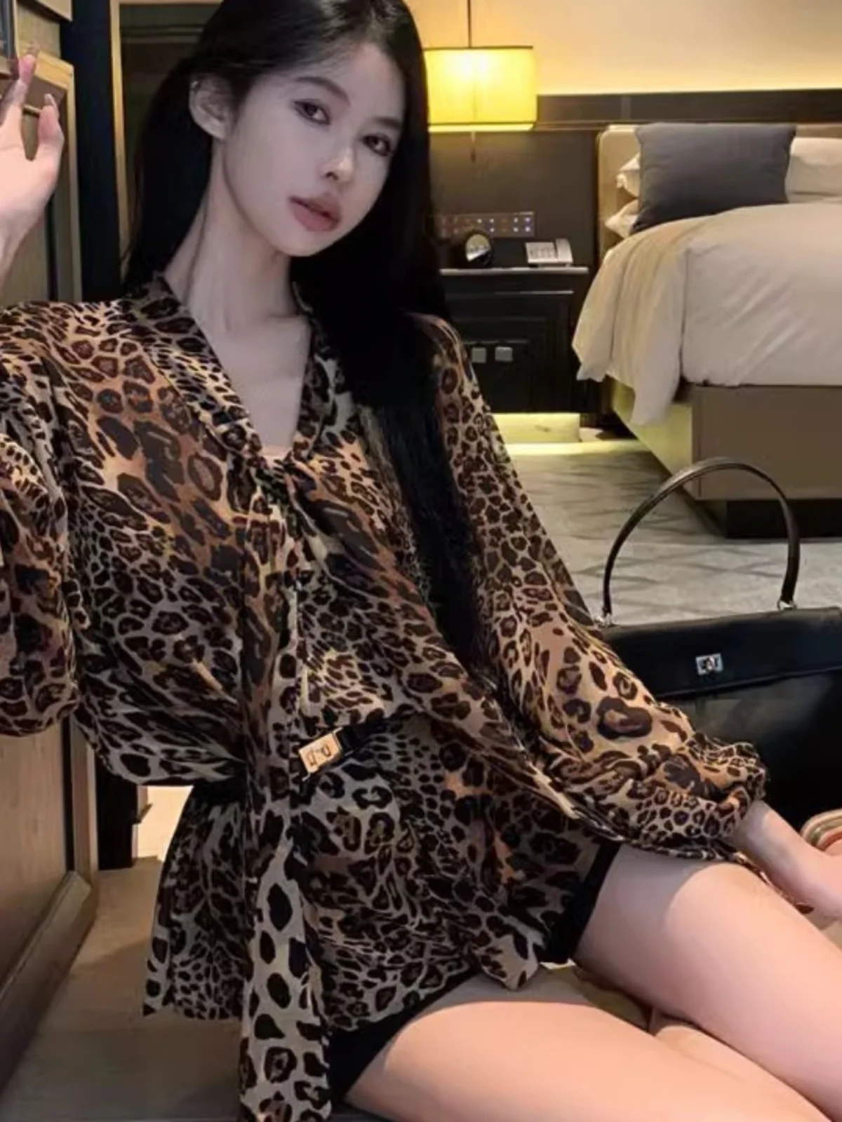 

Ele V-Ne Long Sve Женский шифоновый топ с леопардовым принтом ранней осени, закрывающий талию, высококачественный дизайнерский топ Sense