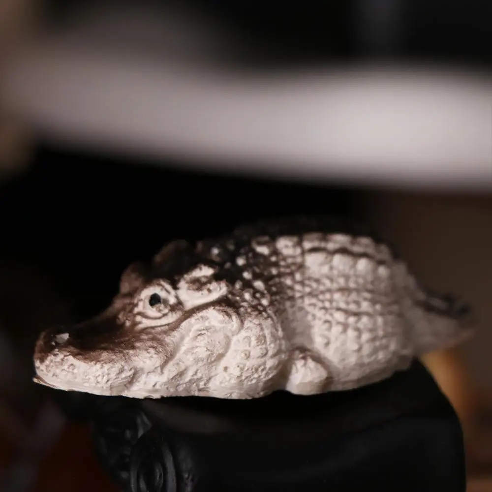 Handmade Resin Alligator Crocodile Kung Fu Tea Pet Mini Lovely Crocodile Miniatures Delicate Simulated Pet Model Table Desk