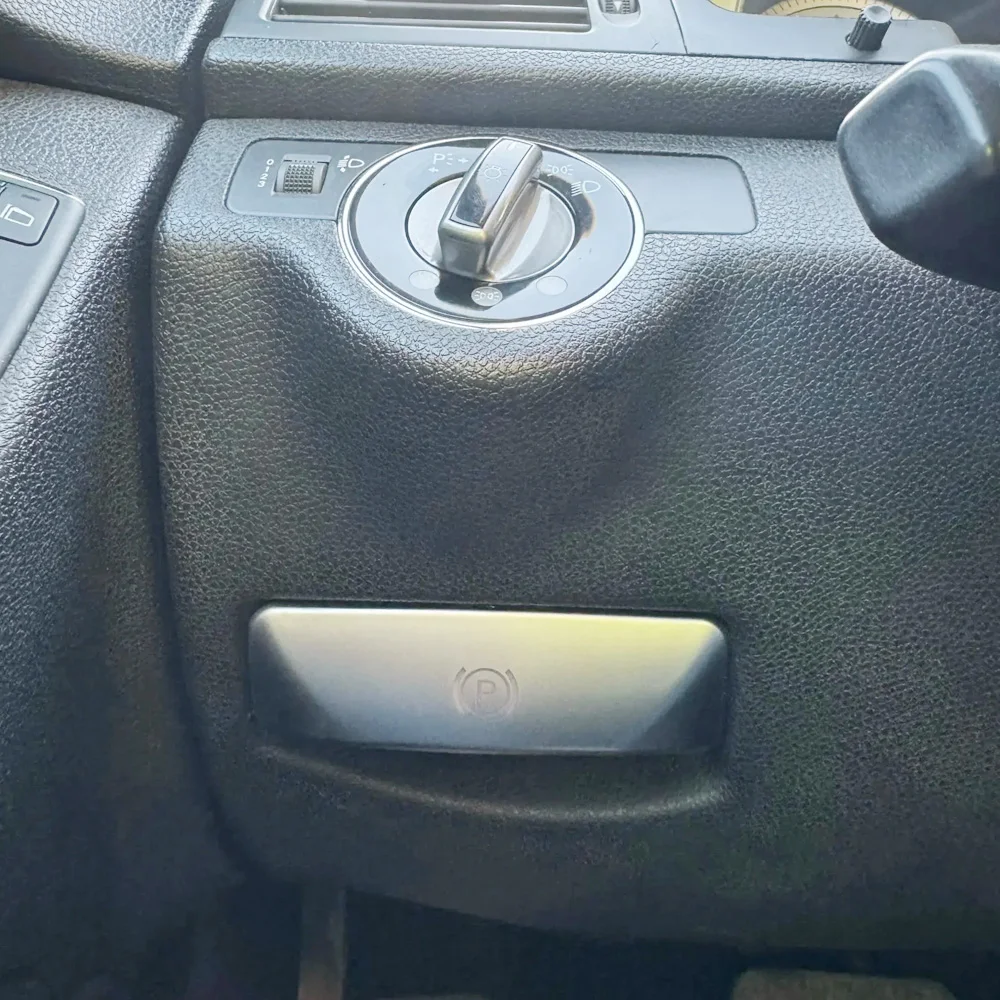 ABS سيارة P زر القدم الفرامل الإصدار التبديل الديكور ملصق الكسوة صالح لمرسيدس بنز E الفئة W212 C الفئة W204 GLK #5