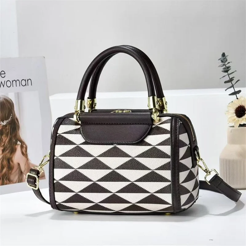 

Popular Classic Elegant Crossbody Bag Leather Finish, Women's Handbag With Pockets For Practical Ladies Daily Carry