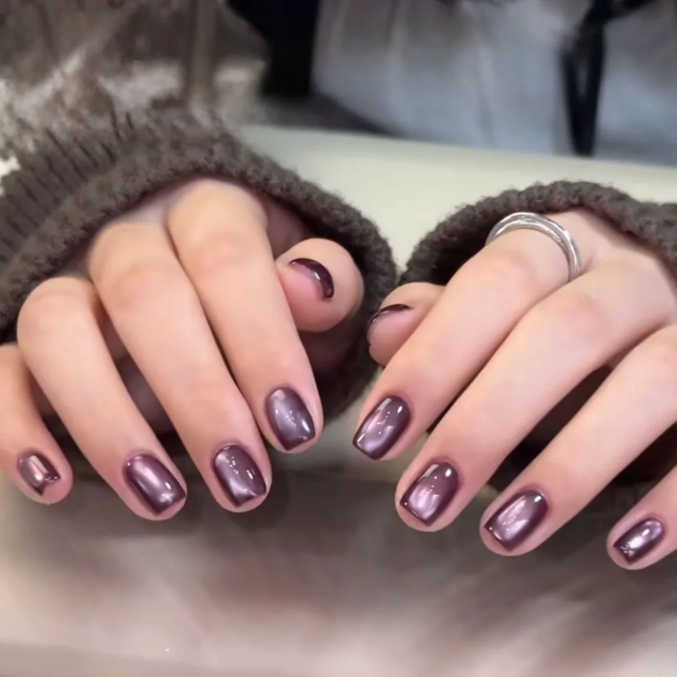 10ML 1 SZT. Fioletowy Lakier Hybrydowy do Paznokci z Efektem Kociego Oka, Jesienno-Zimowy Hit Sprzedaży, Rozjaśniający Klej do Paznokci, Czarne Paznokcie, Akcesoria do Paznokci