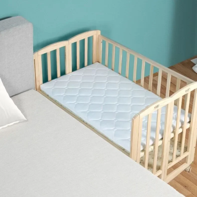 .Folding Crib Solid Wood Environmentally Friendly Paint-free Foldable Multifunctional Baby Crib.