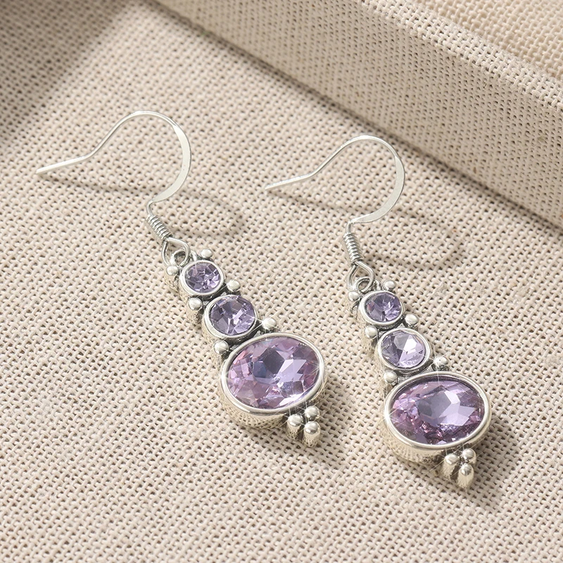 Ethnische silberfarbene lila CZ-Ohrhänger für Damen, geometrisch, für Party und Alltag – Detail 2