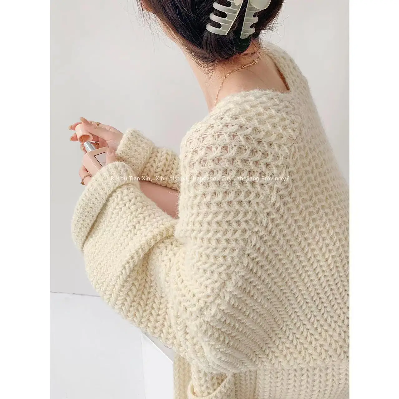 2024 Korean Version Lazy Soft and Thick Long Knitted Sweater Women Retro Loose and Casual Slimming Long Sleeved Sweater Jacket