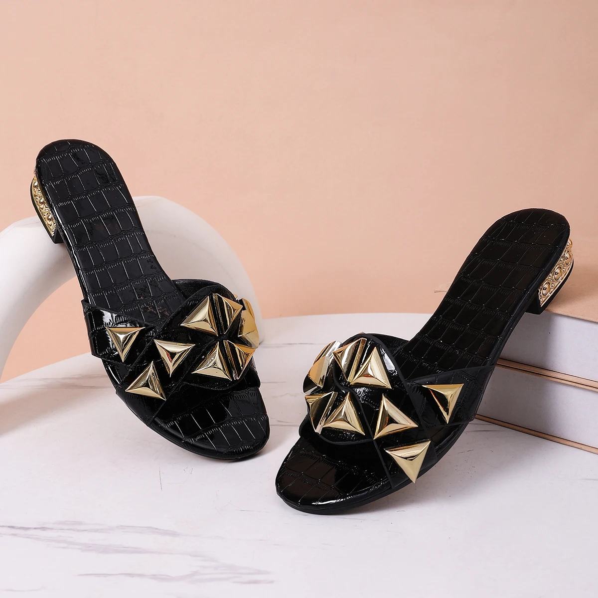 Sommer-Damenschuhe: Designer-Flip-Flops für draußen, neue luxuriöse Sandalen, modische offene Zehen-Slides zum Gehen – Detail 2