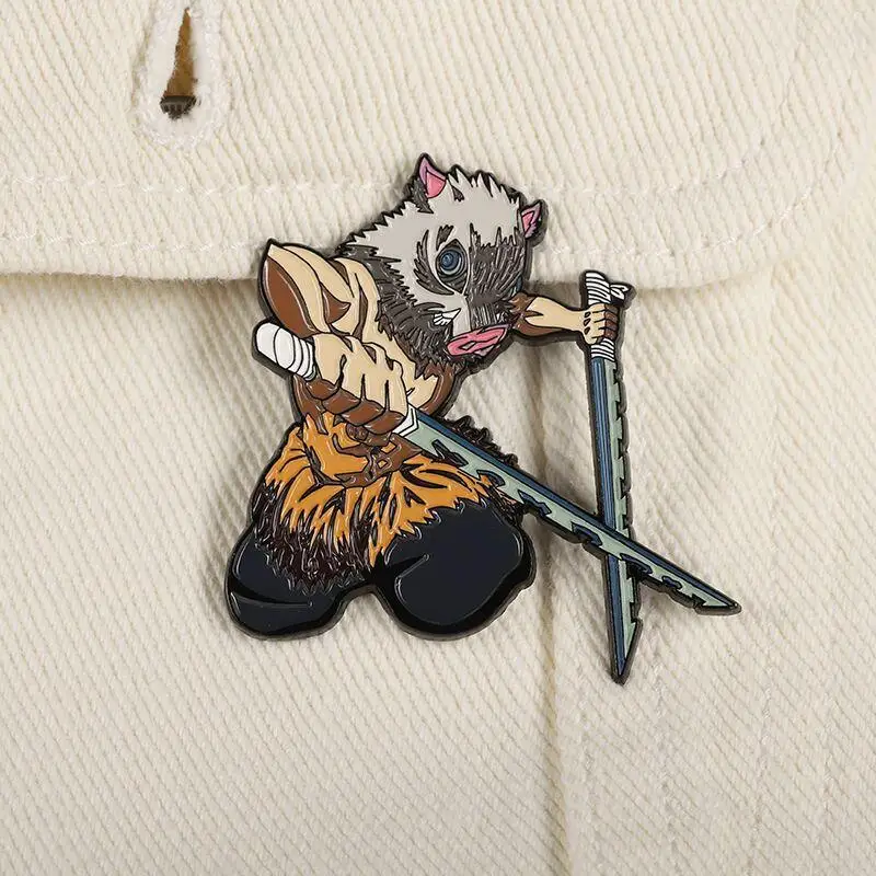 Broche périphérique Demon Slayer Hashibira Inosuke, nouvelle figurine périphérique de dessin animé créative, décoration d'animation, cadeau, livraison rapide