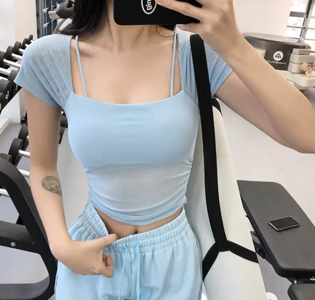 Summer Yoga Clothes Set with Fixed Chest Pads Mesh Athletic Shorts And Running Training Top Fitness Wear for Vacation