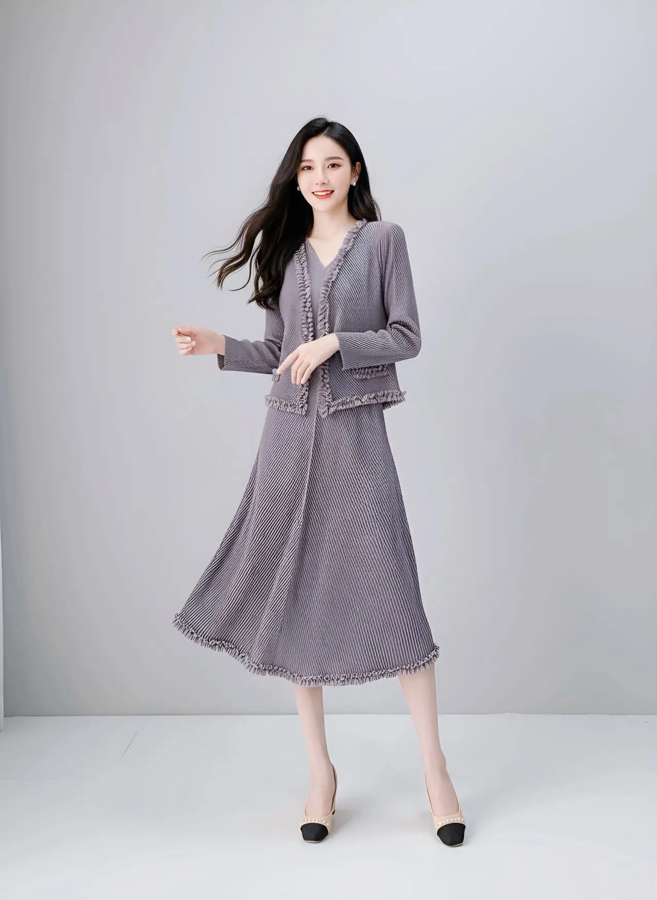 

Miyake Pleated 2025 Autumn and Winter New Lace V-neck Solid Colour Two-piece Set Pleated Senior Sense of Coat Vest Dress Female
