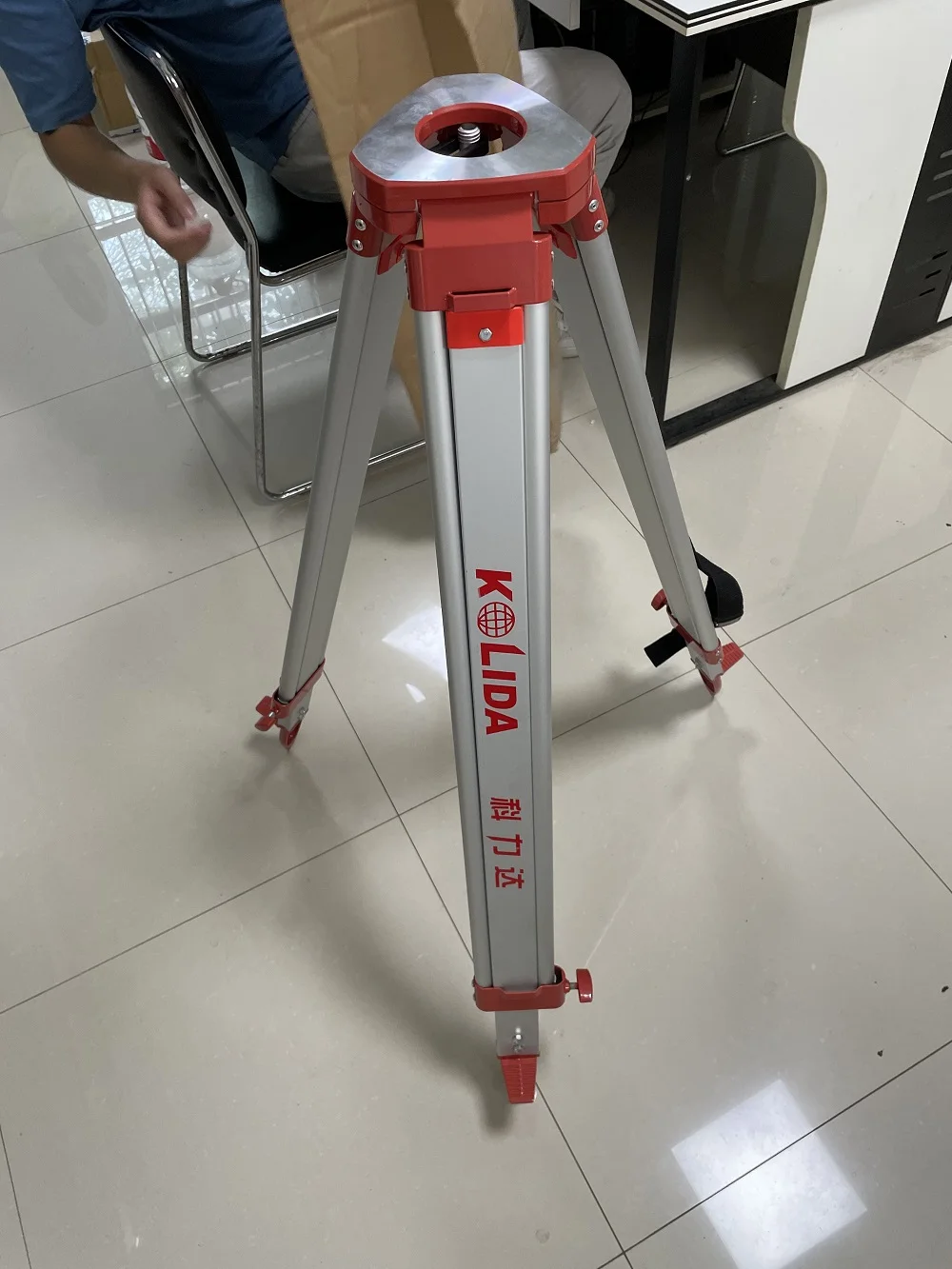 High quality hot seller measuring instruments Aluminum survey tripod GPS TOTAL STATION