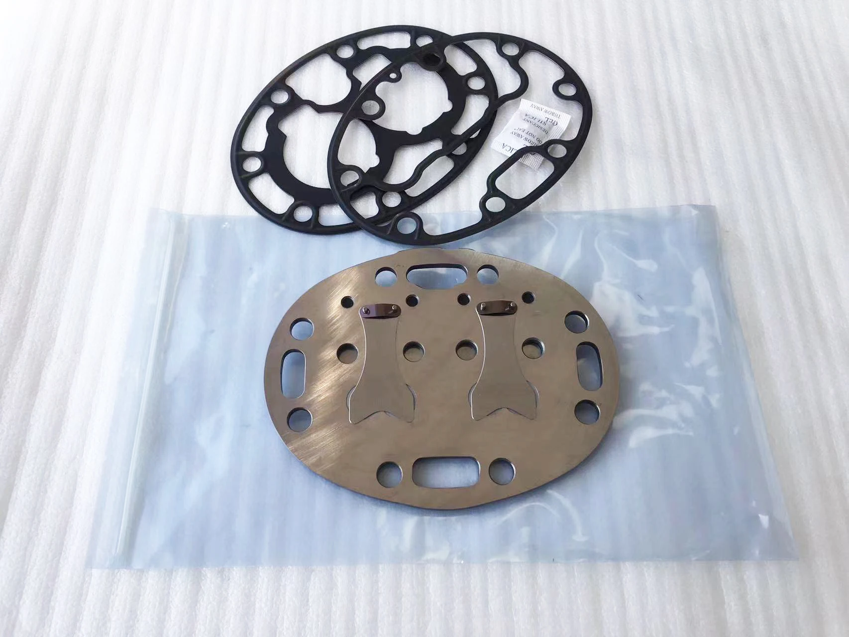 Carrier Transicold 05G Compressor Spare Parts 17-44742-00 Center Valve Plate view 4