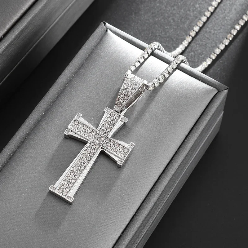 Exquisite kreative Blase Buchstabe Xo eingelegte weiße Zirkon Anhänger Halskette Herrenmode Casual Party Schmuck Urlaub Geschenke