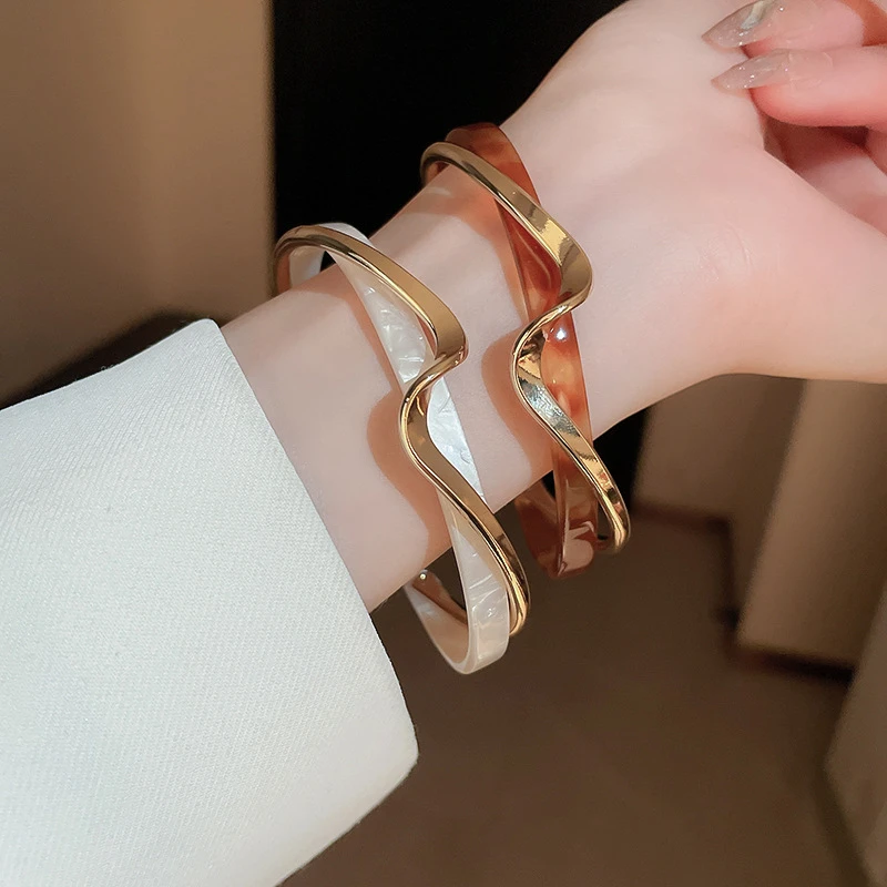 Fashion White Shellfish Bracelet Plate Bend Metal Bracelet Women\'s Bracelet Geometric C-shaped Open Bracelet Jewelry Gift