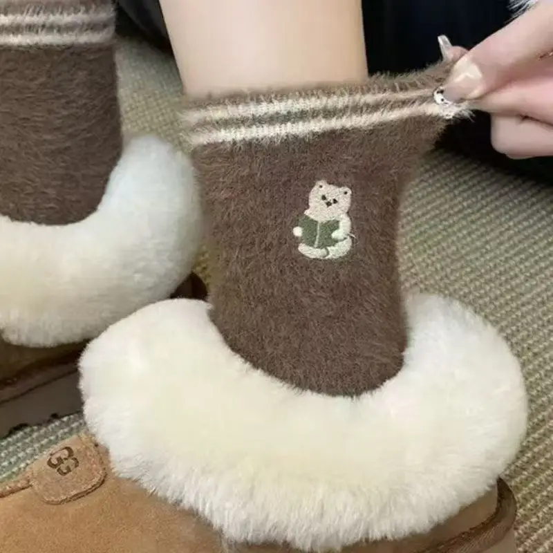 4 Paar dicke und warme Mid-Tube-Socken mit Cartoon-Tier-Schleifenmuster für Damen im Herbst und Winter, geeignet für den Innenbereich – Detail 7