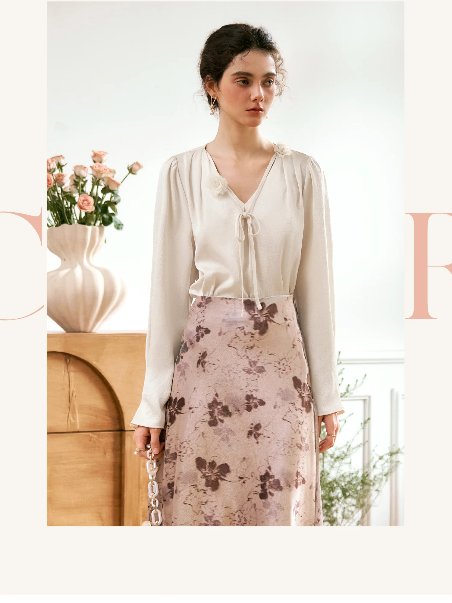 

OLrain Casual Chiffon Women Blouse 2025 Autumn Solid French Lace-up V Neck Floral Puff Sleeve Elegant Folds Shirts N56QC93866