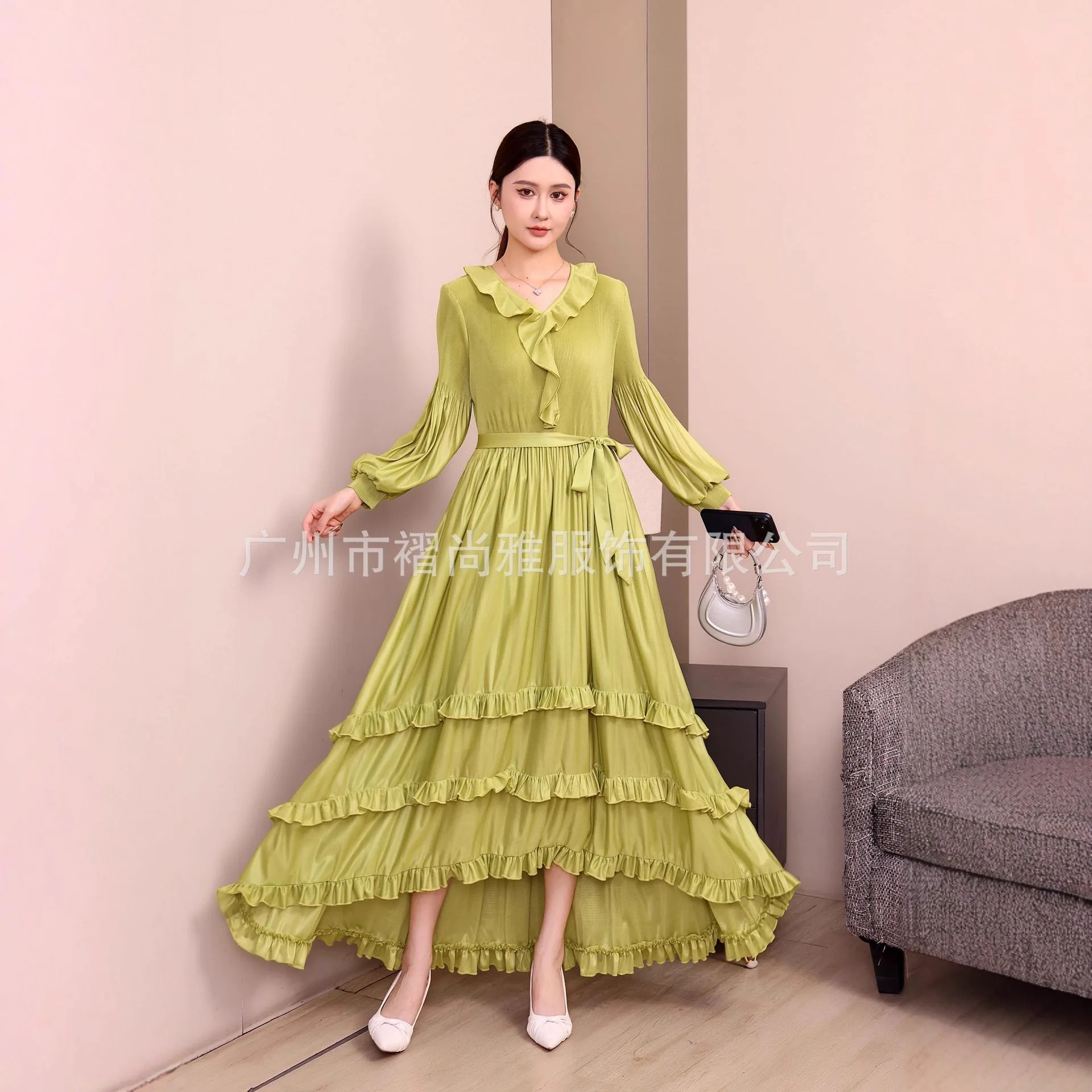 Miyake plissé 2025 automne et hiver nouvelle robe rétro haut de gamme lanterne manches taille à volants couleur unie jupe femme plissée