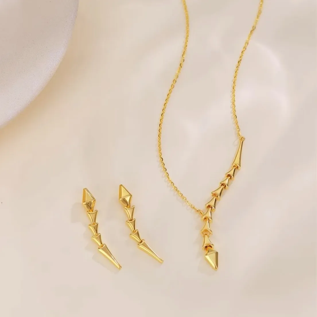 

Роскошное ожерелье из чистого золота 24K 9999 пробы с матовой отделкой в виде змеиной кости, женские простые серьги и кольцо.