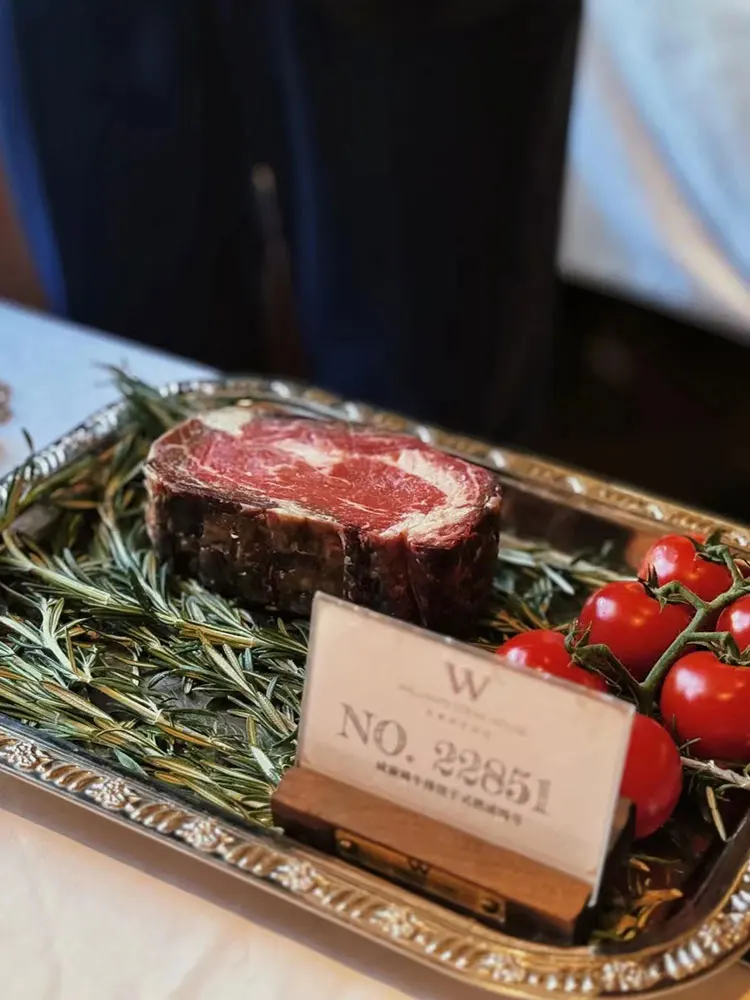 Luxury high-end tray, high-quality western food storage tray, club service Wellington display  steak