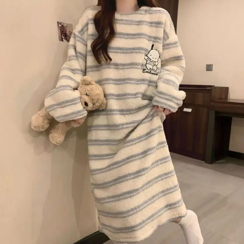 

Sanrio 2025 новая корейская женская осенне-зимняя юбка для сна Pochacco, утолщенная теплая мягкая удобная свободная длинная домашняя юбка для сна ﻿