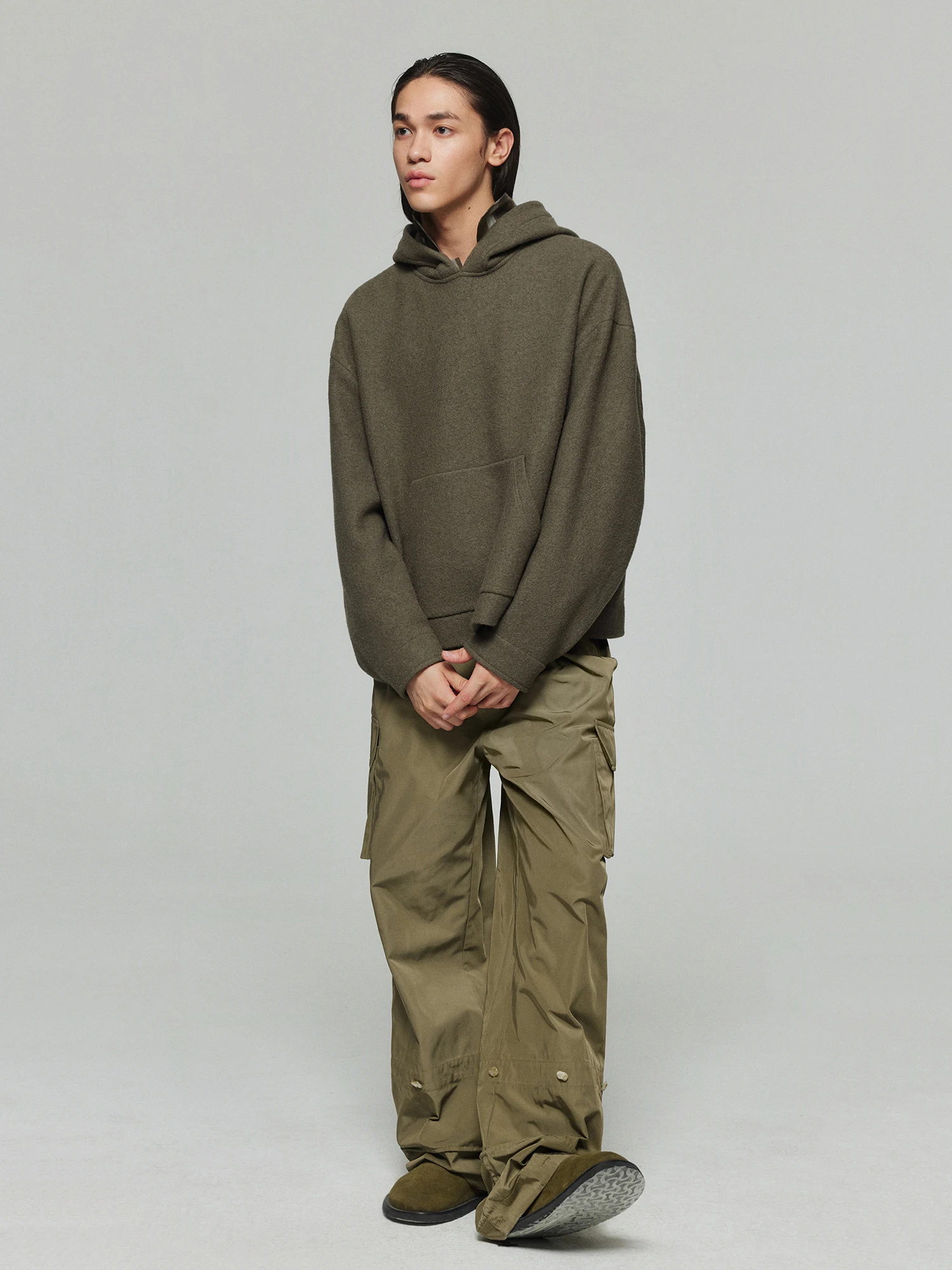 سترة صوفية أساسية فضفاضة بغطاء للرأس مصنوعة من التويد مع رقع جلدية مثلثة بتصميم بسيط للرجال بأسلوب كاجوال لفصلي الخريف والشتاء #3