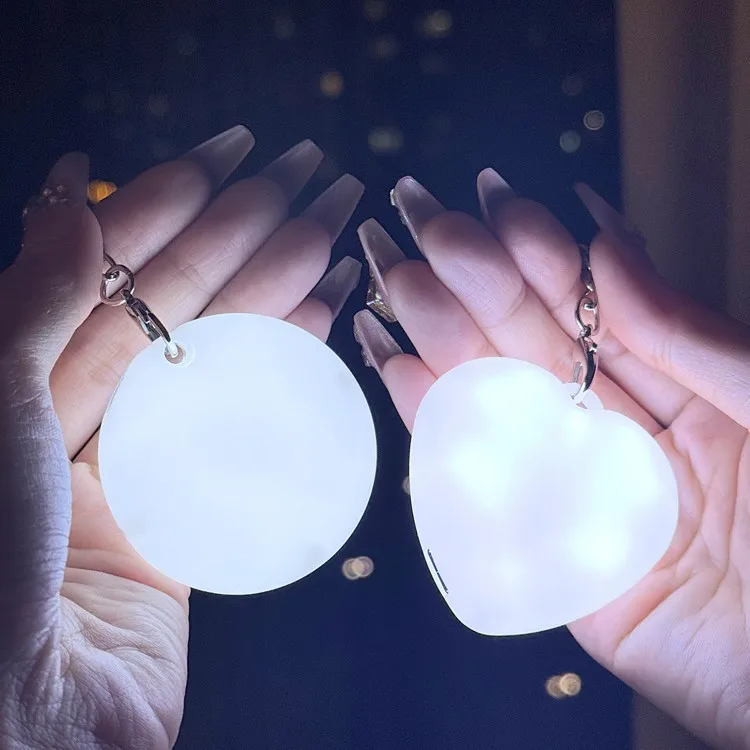 Mini lampada a sospensione portatile con borsa a LED ricaricabile con portachiavi USB per lampada da notte piccola quotidiana creativa da campeggio all'aperto