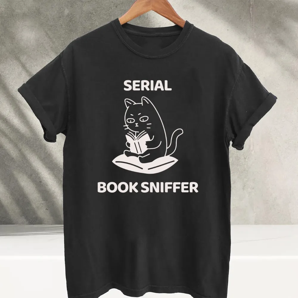 Serial Book Sniffer Cute Reading Cat Graphic T-Shirt Book Lover Funny Cat Print Casual Cotton Short Sleeve Pet Reader Tee Tops