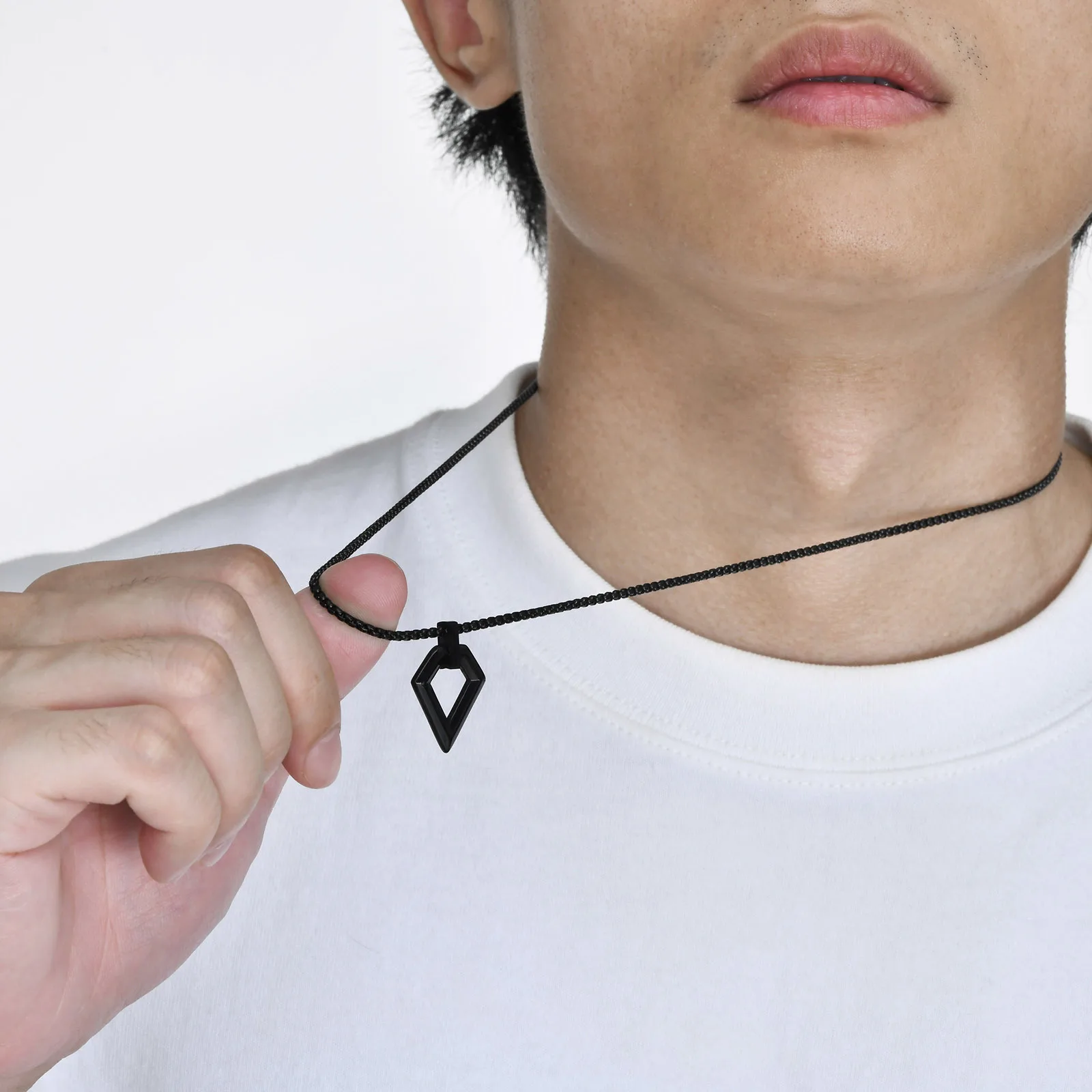 Herren einfache geometrische Halsketten für Jungen, wasserdichter hohler quadratischer Polygon-Anhänger kragen aus Edelstahl, Geschenke für ihn Schmuck – Detail 4