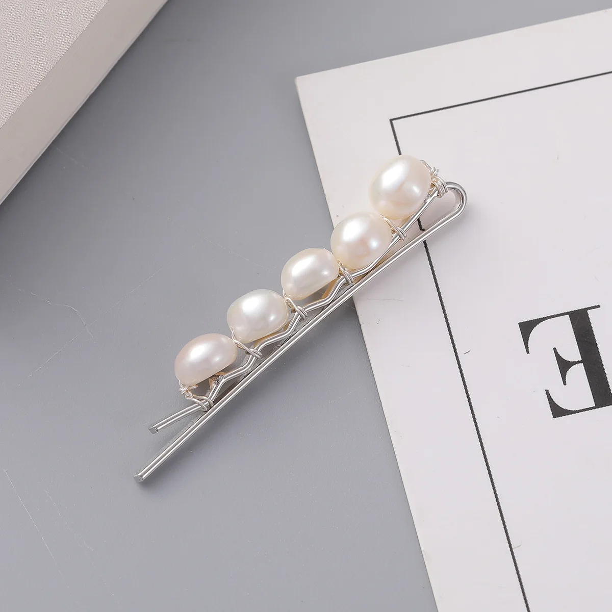 SLBRIDAL Trendige Funkelnde Blumen-Süßwasserperlen Mädchen Haarspangen Barrettes Damen CZ Bobby Pins Haarklammern Haaraccessoires – Detail 6