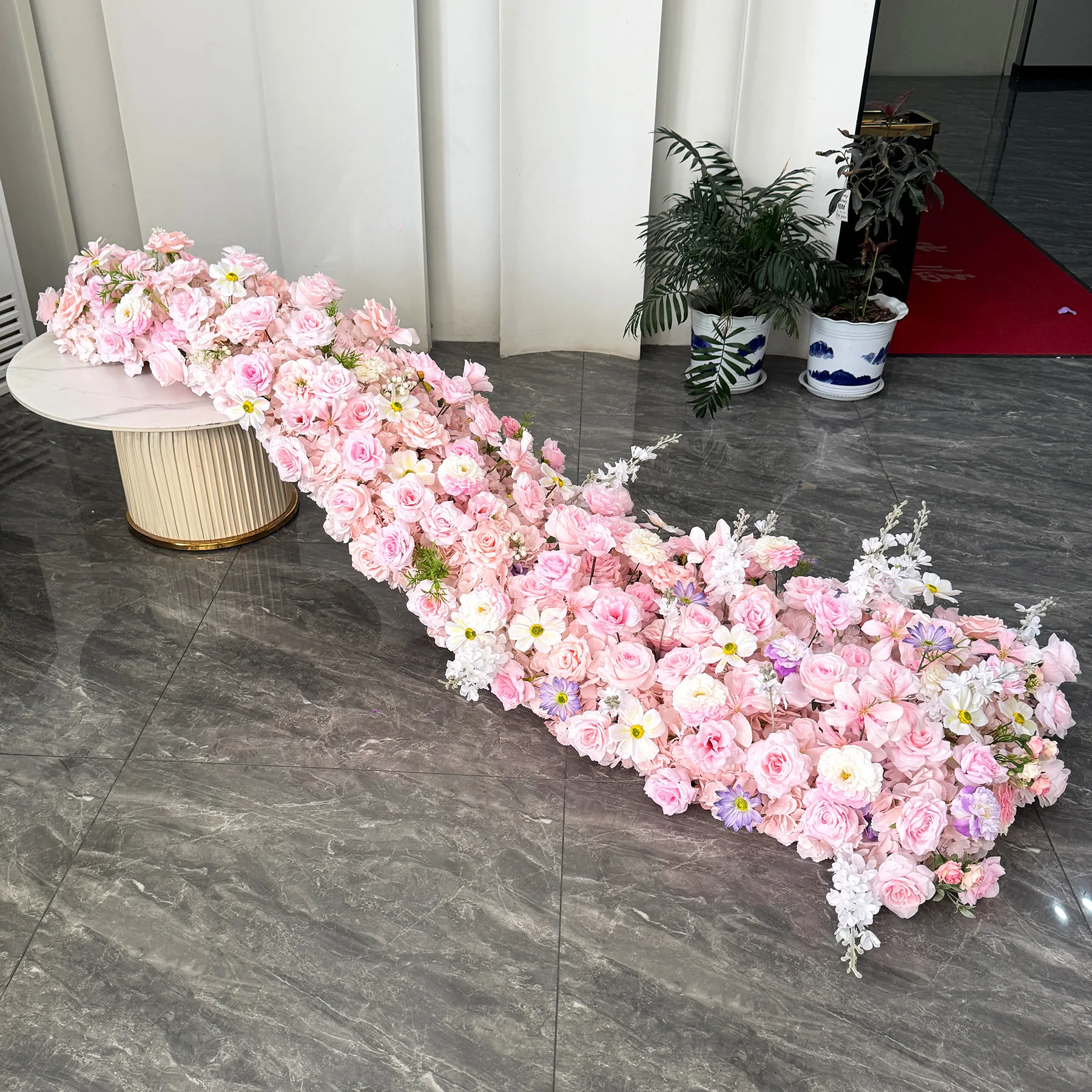 

Hot Selling Rose Flower Decoration Vines Garland Silk Flower Garland Table Flower Runner for Wedding Party