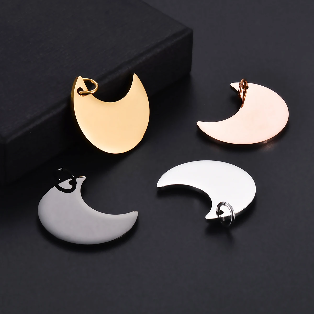 10Pcs Wholesale Moon Shape Stainless Steel Blank ID Name Tag Pendant for Women Men Necklace Keychain Accessories