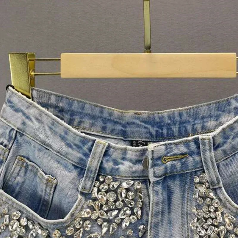 ANJY Sommer Neue Frauen Streetwear Flut Trendy Zerrissene Jeans Vintage Distressed Heavy Craft Diamanten Grat Luxus Denim Shorts A7695