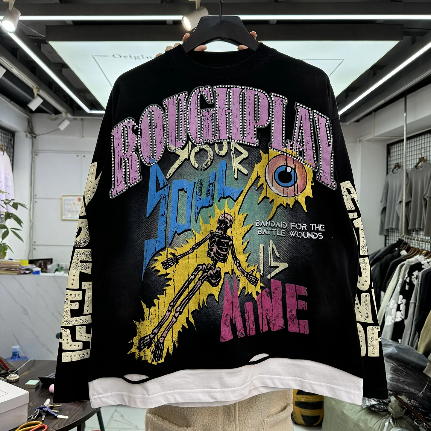 

American Street Style Thunder Skull Letter Print Rhinestone Washed Outdated Splicing Cut Long Sleeve T-Shirt Unisex