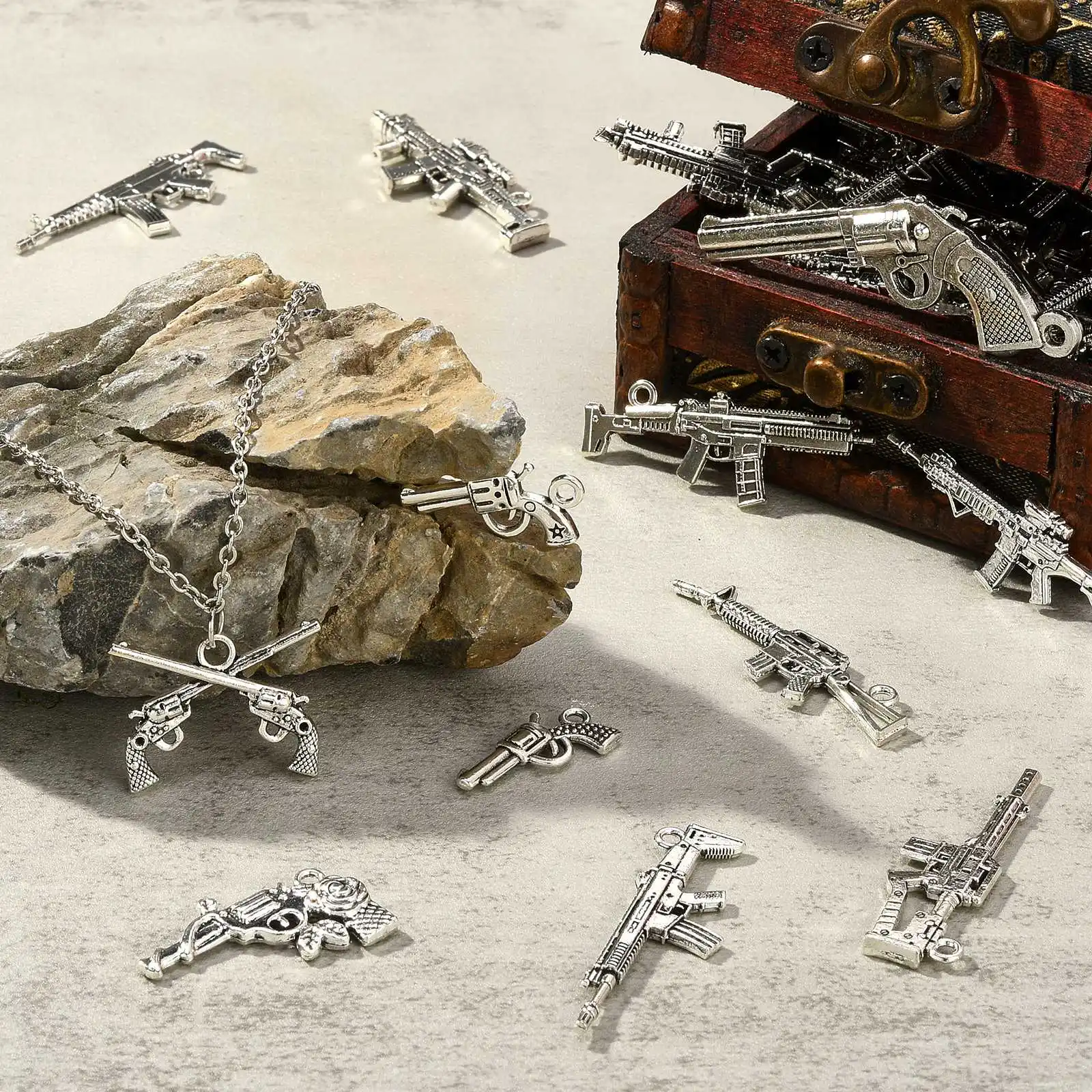 PandaHall 90 Stück Tibetische Gewehr-Anhänger Vintage Maschinengewehr-Charms für Schmuckherstellung und Armband-Zubehör – Detail 6