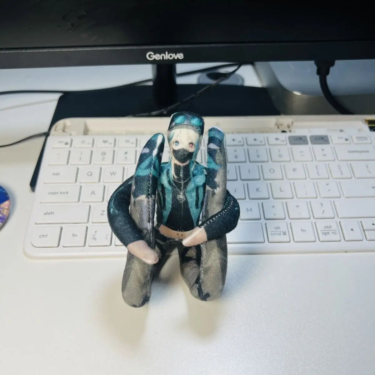 バーチャルアップローダー VUPN イジサンジ アザ アニメ 可動式ぬいぐるみ 抽象的な体のワイヤースケルトン コスプレ ハロウィン人形 小道具