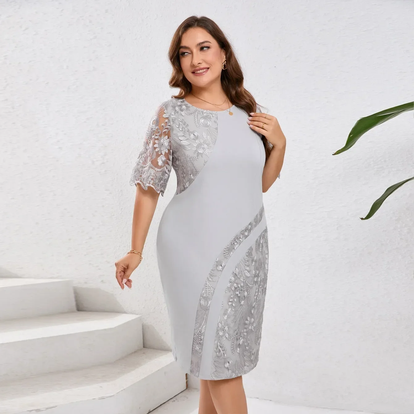 Modern Knee Length Mother of The Bride Dresses Lace Appliques Half Sleeves Sheath Robes Mother Dress for Wedding Cocktail Dress