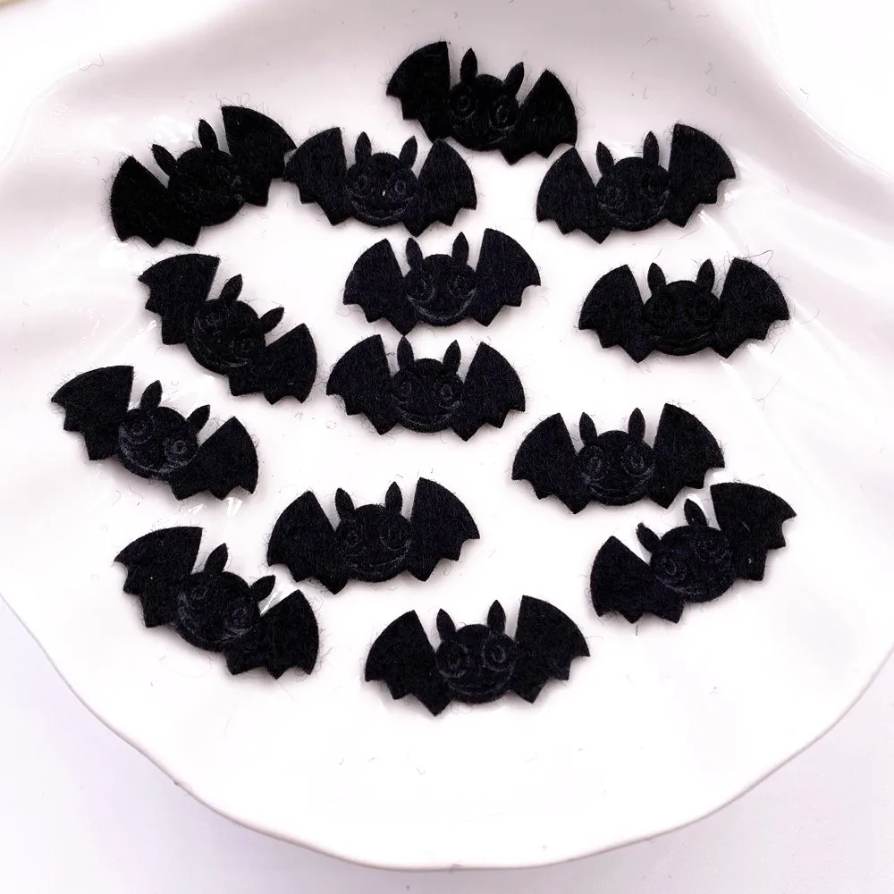 100PCS Felt Fabric Cool Black Bat Cute Patches DIY Craft Applique for Clothing Hairpin Parts Halloween Decor Craft E752