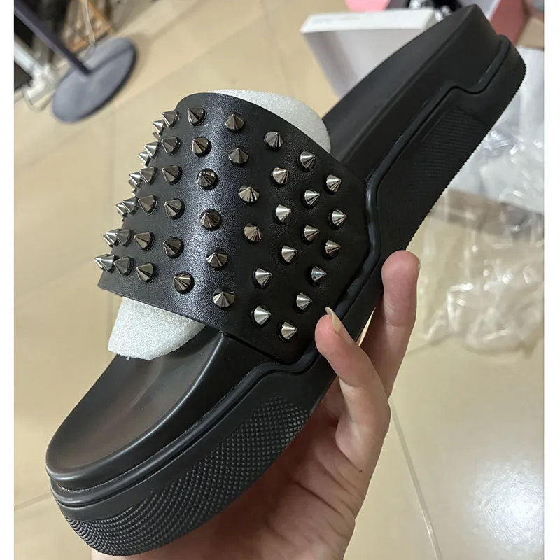 

Men's Rivet Studded Wide Strap Chunky Platform Slide Sandals Slip on Non Slip Casual Summer Outdoor Footwear Drop Shipping Boy