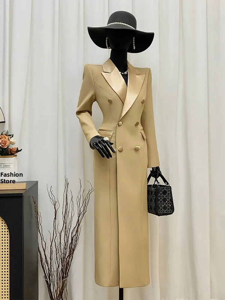 

Пальто Pinnor 2025: Новинка осени, профессиональный крой, воротник-стойка, ветрозащитное, золотистого цвета