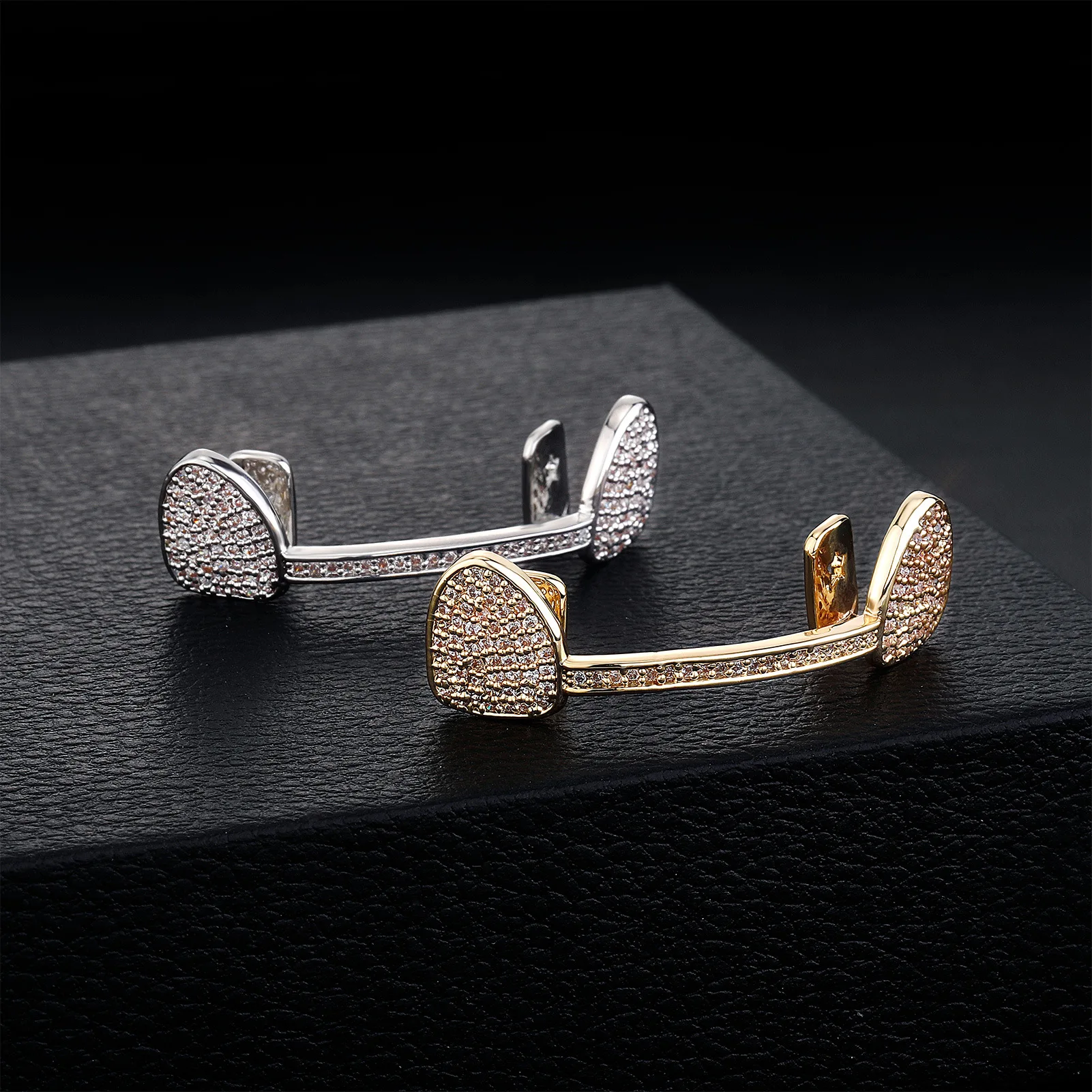 Hip Hop Golden CZ Teeth Grillz Caps Cubic Zircon Iced Out Micro Pave Charm Grills For Men Women Jewelry Cosplay ﻿