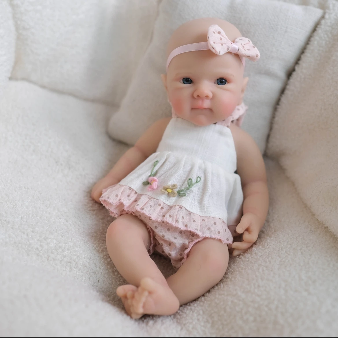 Bebê reborn de 8 polegadas em silicone de platina - expressão pacífica realista, boneca de arte hipoalergênica ultramacia com edição limitada