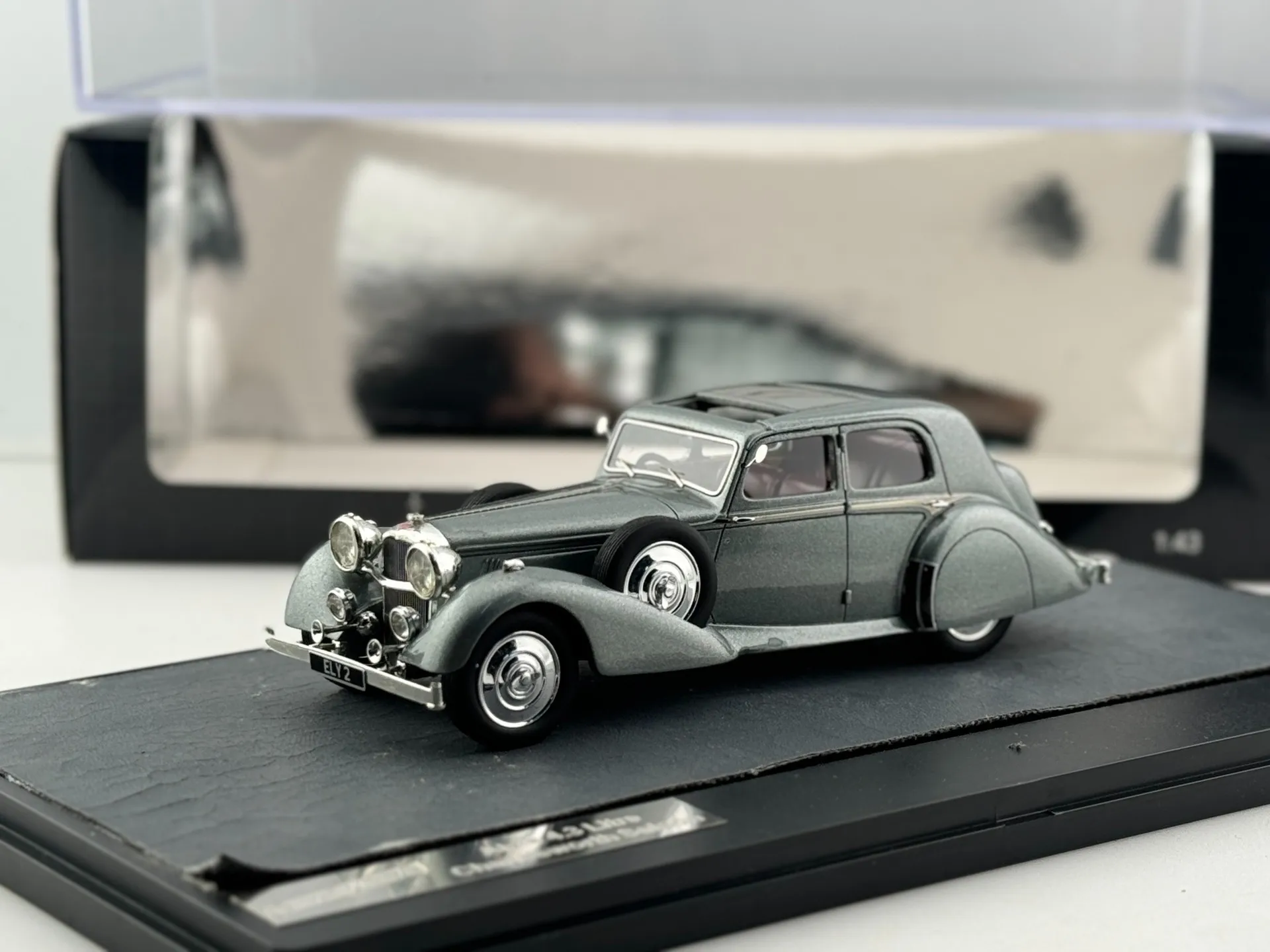 Matrice moulée sous pression, échelle 1/43, Aivis, 4.3 litres, berline Charlesworth, modèle de voiture en résine, jouet à collectionner, cadeau, affichage Souvenir, ornement