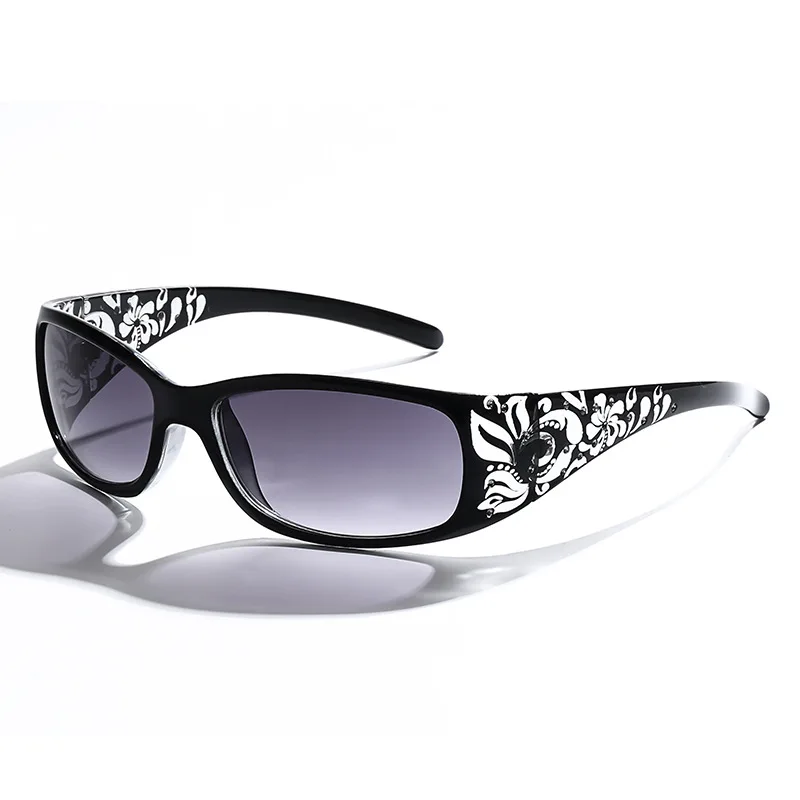 Fashion New Y2K Ladies Pattern Relief Square Small Frame Sunglasses Retro Style Elegant Summer Vacation Beach Glasses