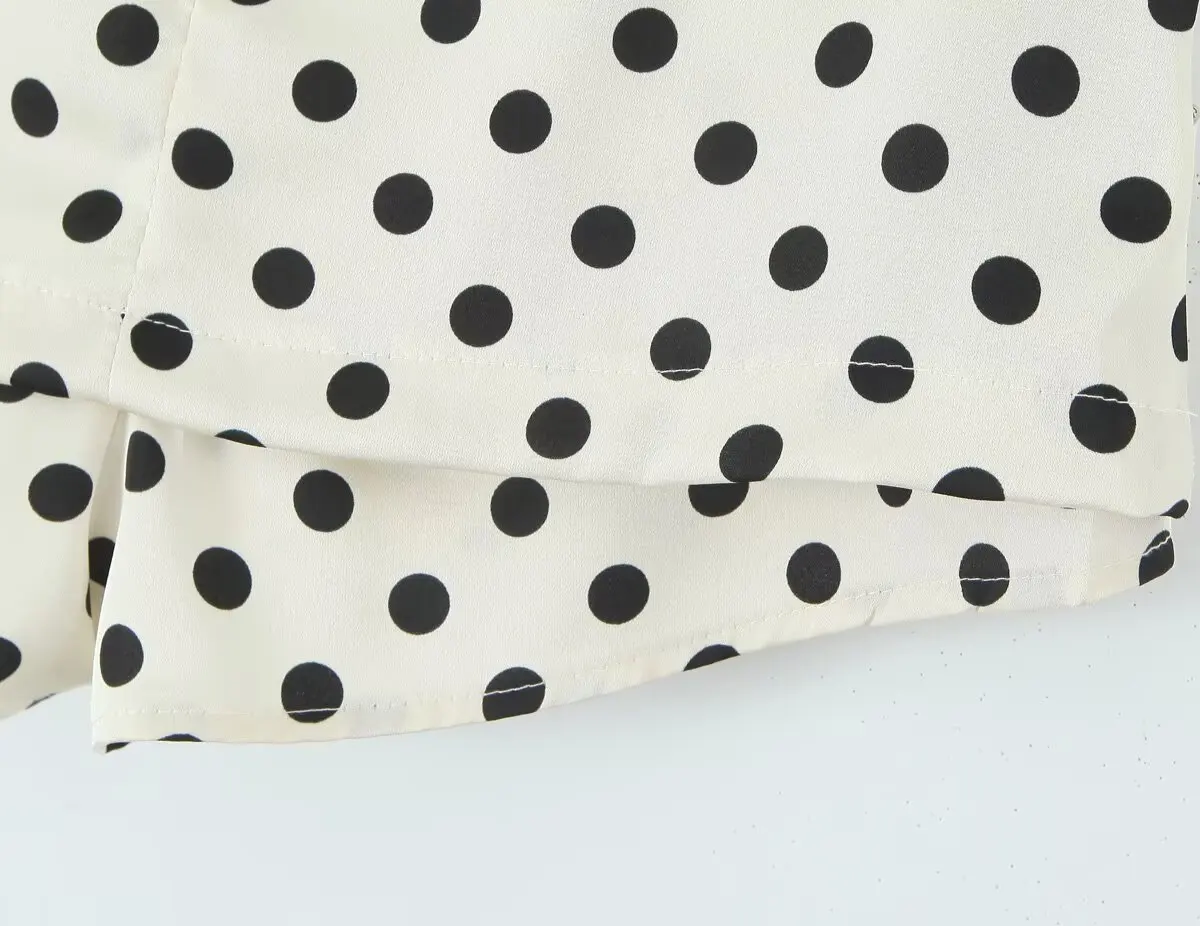 RARA New Ladies Shorts Polka Dot Pattern High Waist Side Slit Design for Trendy and Comfortable Wear