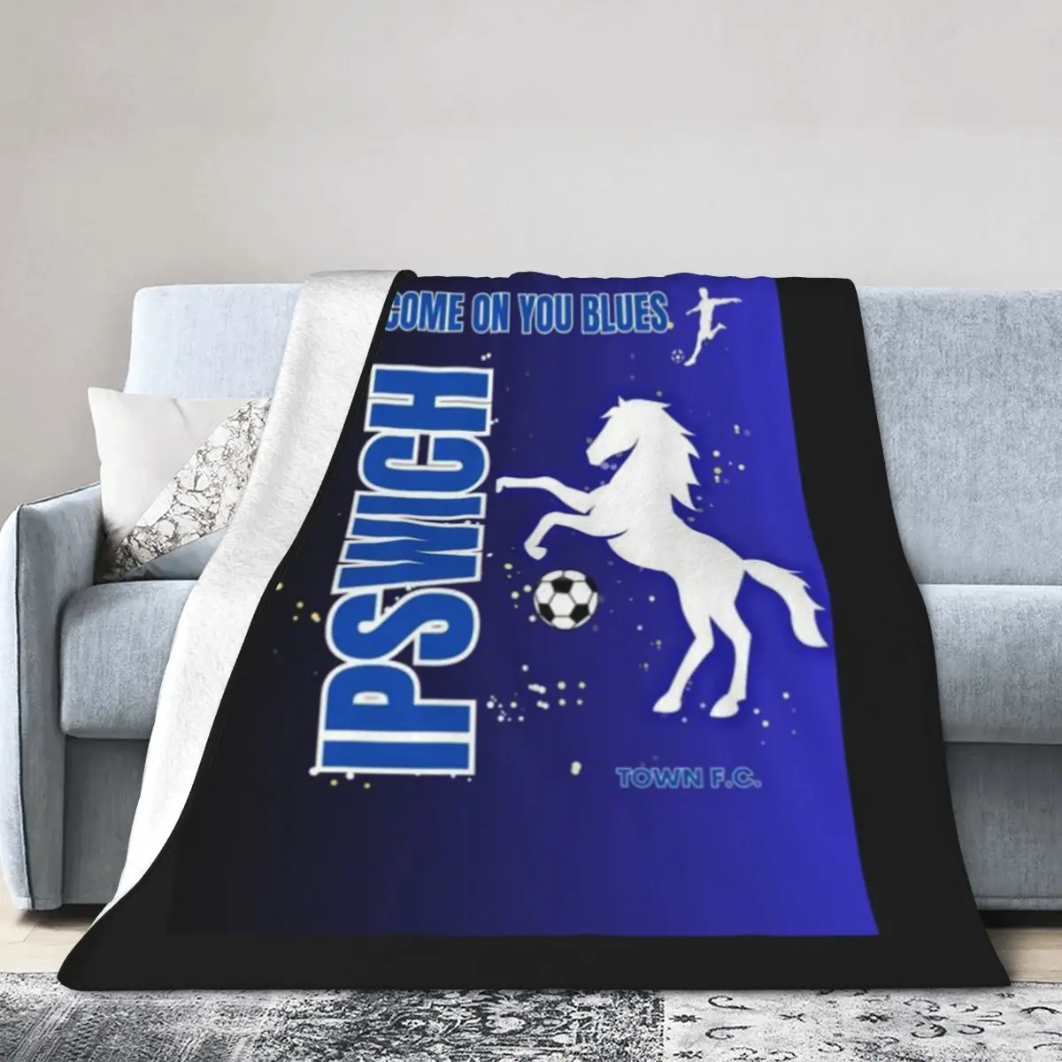 Ipswich Town Print An Ultra-Soft Micro Fleece Blanket