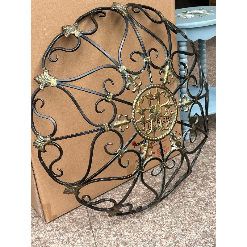 Vintage Iron Carved Round Wall Decor, American Country French Pattern Metal Wall Ornament