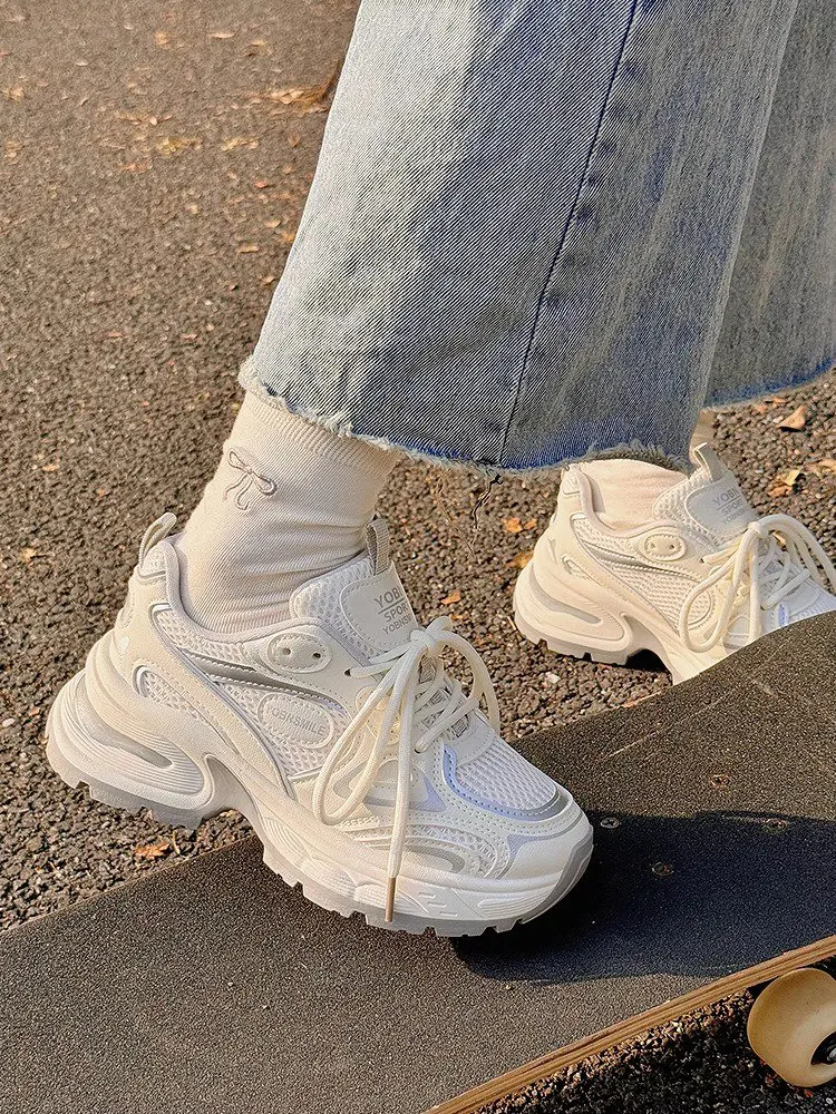 ​ ​ أحذية أبي نسائية جديدة لعام 2025 لزيادة الارتفاع - أحذية رياضية بيضاء بنعل سميك قابلة للتنفس، أحذية رياضية كاجوال خفيفة الوزن