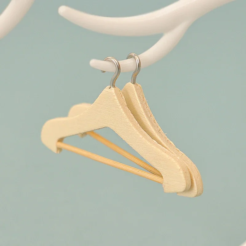 

1Pc 1/12 Dollhouse Miniature Wooden Hanger Model Funiture Accessories For Doll House Decor Kids Pretend Play Toys Gift