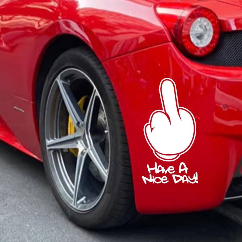 7.9X14.9CM تصفيف السيارة لديه يومًا لطيفًا! ملصقات سيارة ذات إصبع متوسط وزخرفة مضحكة من ألياف الكربون باللون الأبيض والأسود