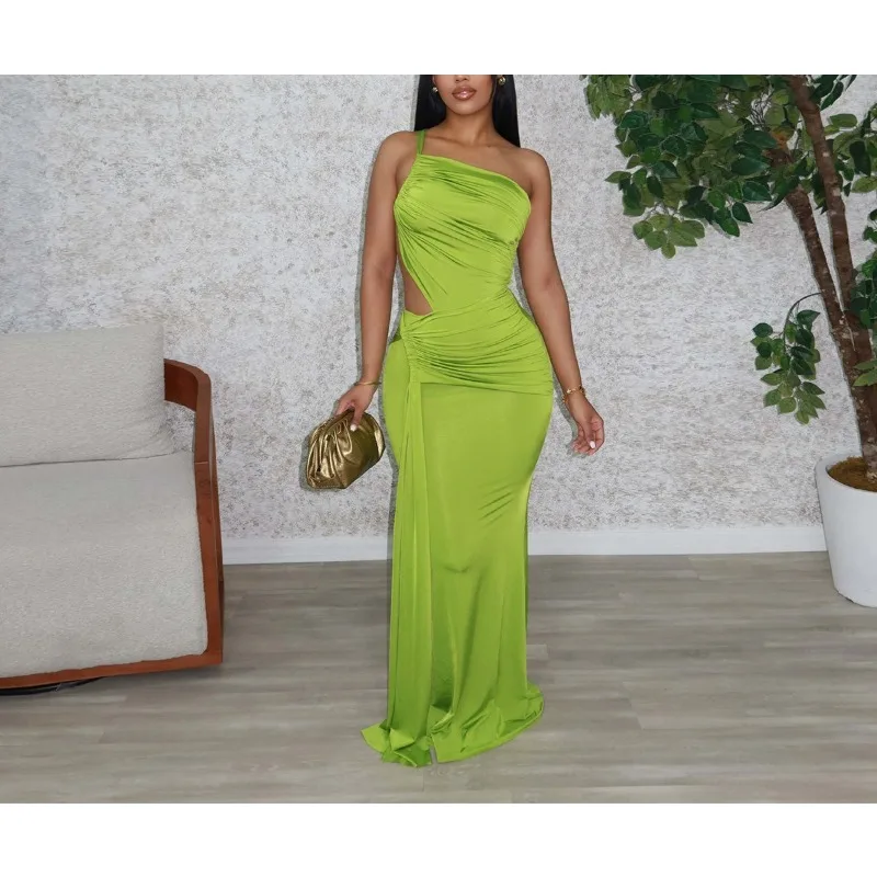 เดรสยาวทรงเข้ารูปสำหรับผู้หญิง ดีไซน์เปิดไหล่ข้างเดียว แต่งระบายช่วงหลัง โชว์หลังเปลือย  สำหรับฤดูร้อน ปี 2025 เหมาะสำหรับงานปาร์ตี้วันเกิด วันหยุดพักผ่อน และใส่ไปเที่ยวคลับ